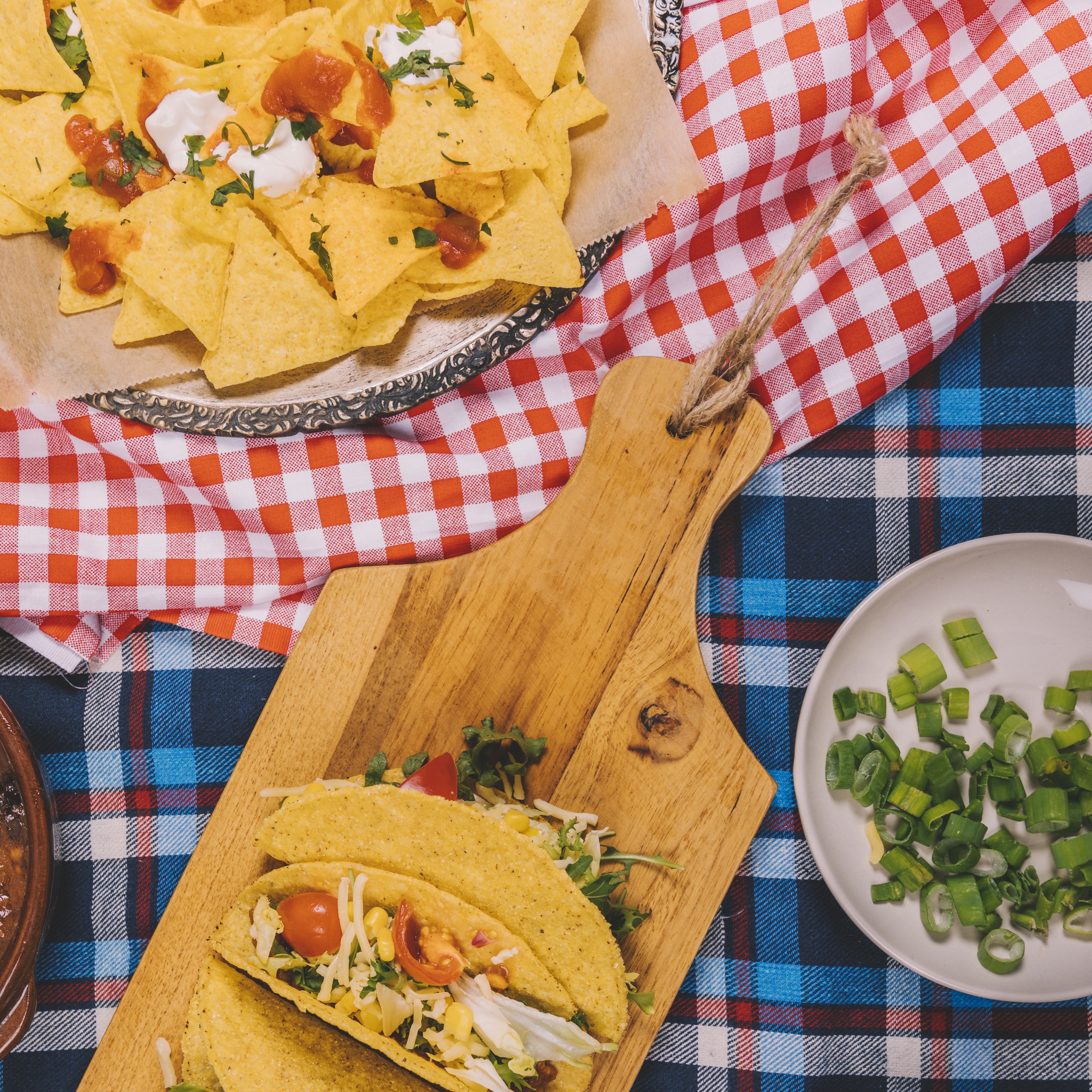 Combo mexicano com nachos e tacos